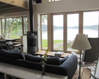 Tidal Cove- Informal Charming Cottage Rebuilt to Passive Cozy - Harpswell - Sala de estar