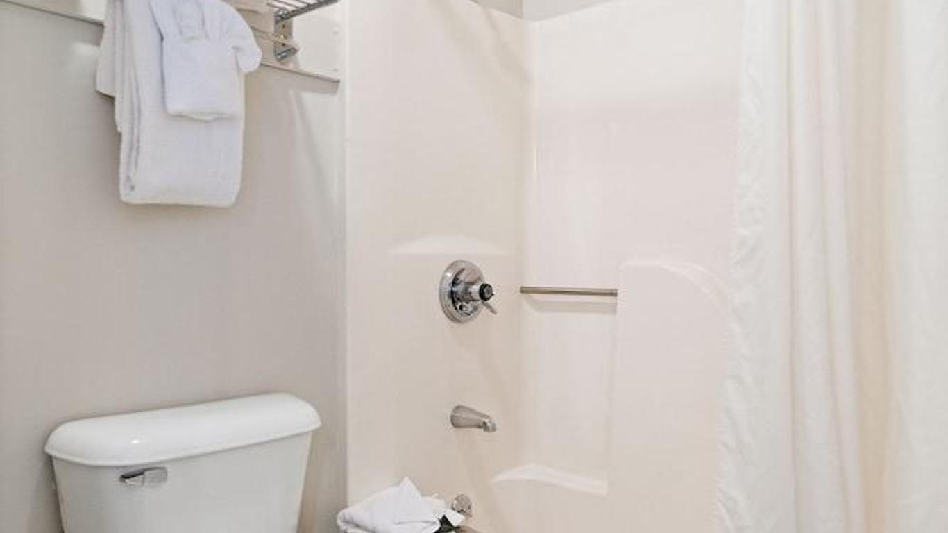 Clearwater Lakeshore Motel