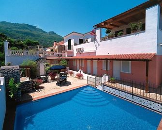 Hotel Il Nespolo - Casamicciola Terme - Piscine