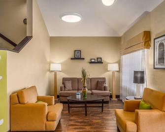 Rodeway Inn Airport - Albuquerque - Living room