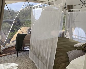 A Quiet Fireside Retreat in a Scenic Glamping Dome - Fallbrook