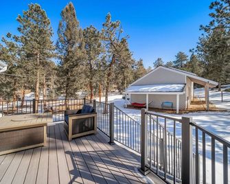 lux Mountain View escape near Denver Red Rocks ski resort HOT TUB game room fun - Pine - Balcón
