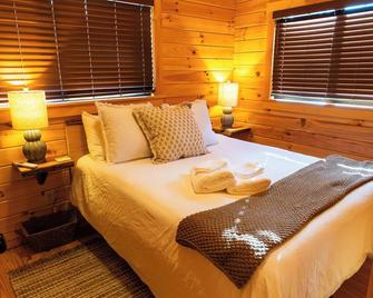 Garden Valley Cottage - Lindale - Schlafzimmer