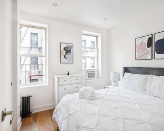Cozy Midtown 1 Bed w/Laundry & Elevator #6184 - ニューヨーク