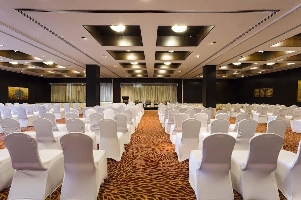 Hyatt Regency Dar Es Salaam, The Kilimanjaro ₹ Dar Es