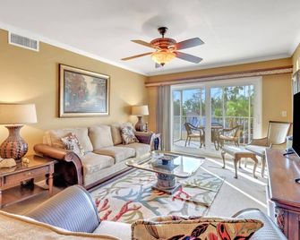 Fort Myers River District Condo Close to Shopping, Dining & Nightlife! Heated Pool & Free Parking! - Fort Myers - Sala de estar
