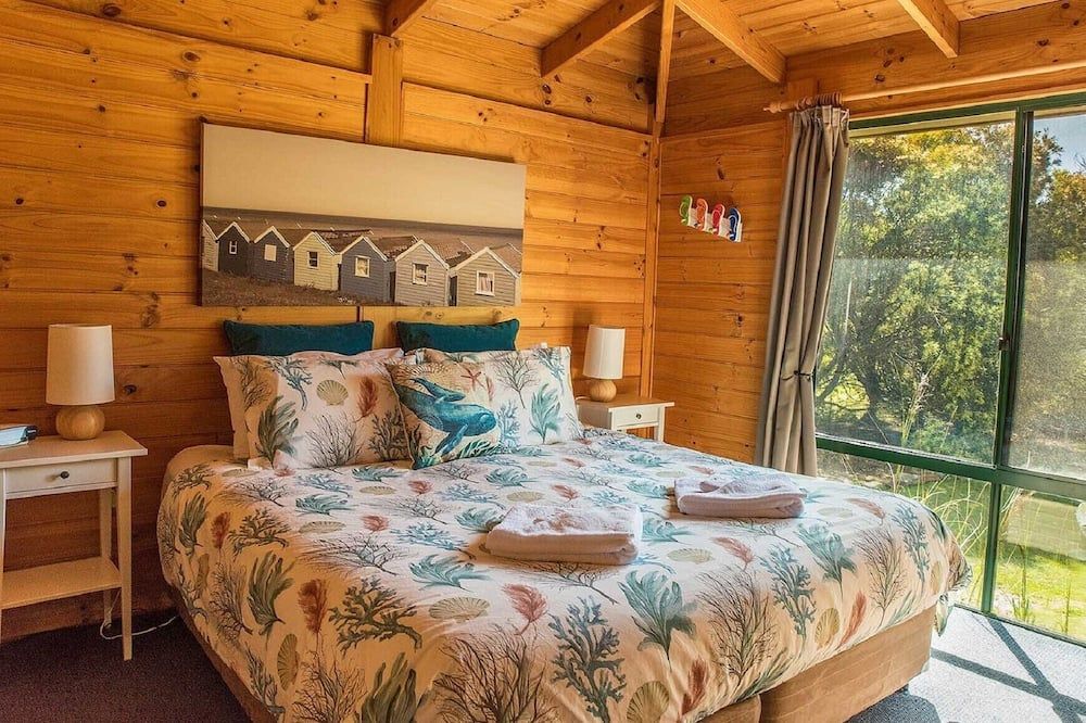 Sandpiper Ocean Cottages - Bicheno - Bedroom