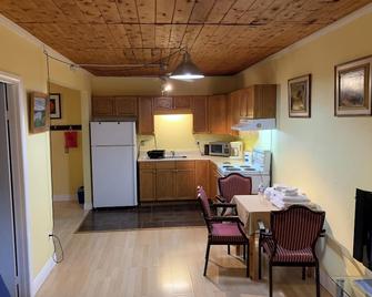 Marmora and Lake Inn Apartment - Marmora - Cocina