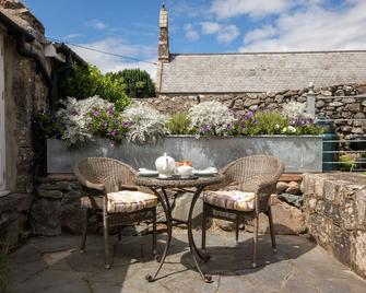 Romantic and cosy cottage, countryside views, near to the beach and mountains - Harlech - Patio