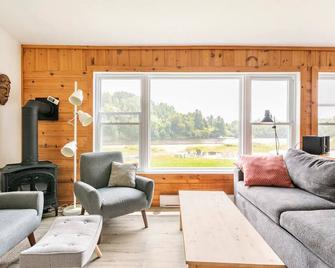 Le Chalet Jaune Sur La Rouge (Mont-Tremblant) Citq #284196 - La Conception - Sala de estar