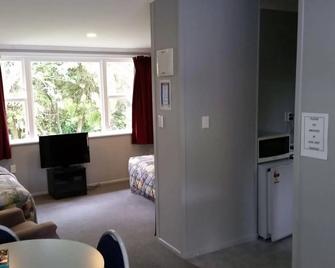 Mahoe Motel - Taumarunui - Living room