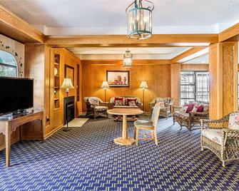 Travelodge by Wyndham Roanoke - Roanoke - Wohnzimmer