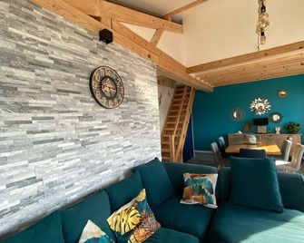 Charming cottage on the shores of Lake Saint Point - Montperreux - Salon