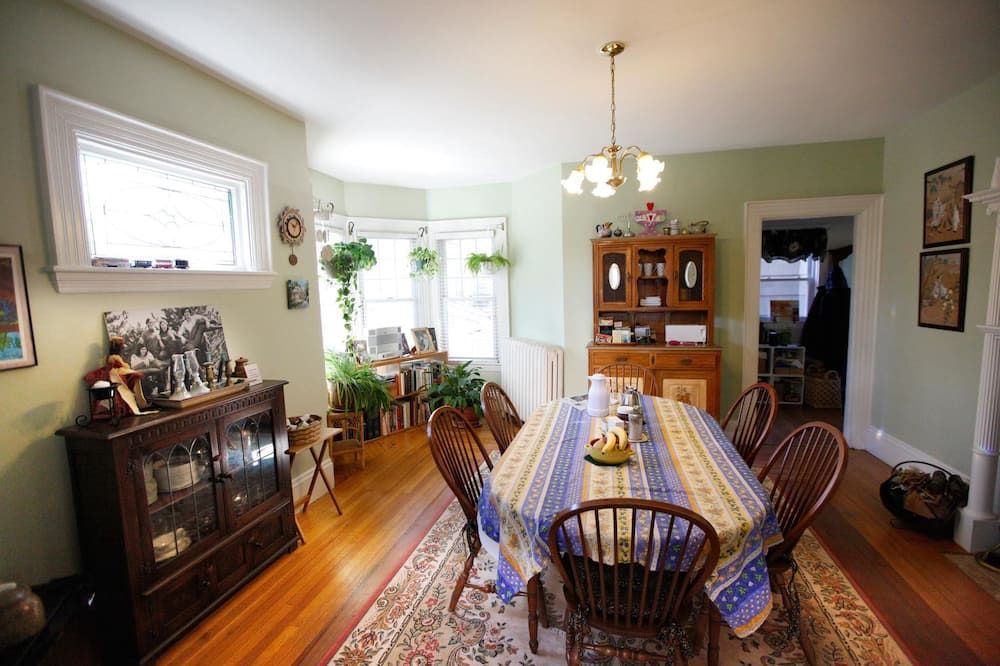 A Village Bed and Breakfast - ניוטון - חדר אוכל