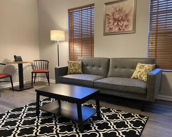 Valley Extended Suites - Fishersville - Living room