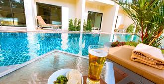 Airport Beach Hotel Phuket - Sakhu - Bể bơi