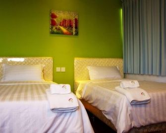 Homestay Kuching Hotel - Kuching - Habitación