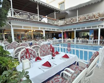 Sun Kiss Hotel - Side