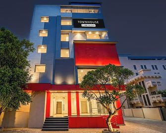 OYO Townhouse 526 Ranipur Mor - Haridwar - Rakennus