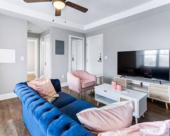 Your Cozy One Bedroom Detriot - Detroit - Living room