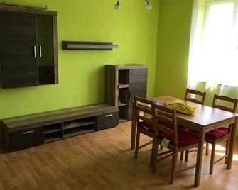 City Apartment Decin - Děčín - Essbereich