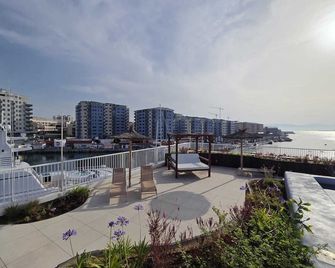 Luxury Marina Apartment, Pool, Views & Prime Location - Gibraltar - Outdoors view