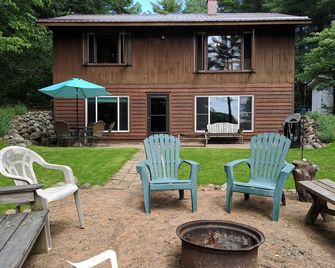 Large Cabin in the North Woods of Wisconsin on Quiet Lake - Cumberland - Patio