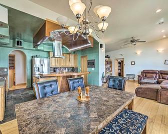 Lakefront Country Home w/ Waterslide & Trampoline! - Wheatland - Dining room