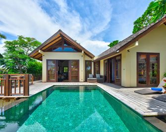 كارما كاندارا - South Kuta - حوض السباحة