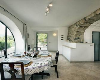A Holiday Home To Relax In A Picturesque And Stylish Ambience - Dolcedo - Dining room