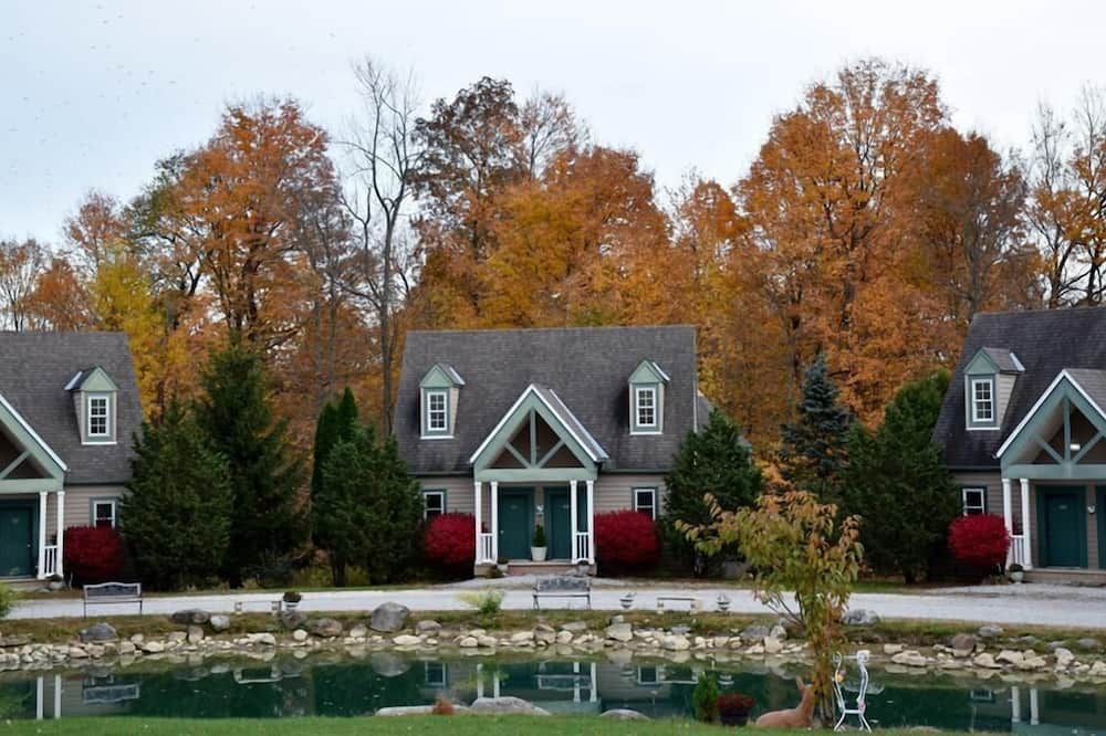 Spruce Hill Inn and Cottages - Mansfield