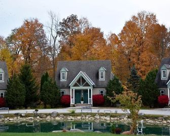 Spruce Hill Inn and Cottages - Mansfield