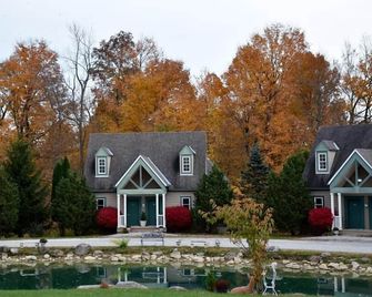 Spruce Hill Inn and Cottages - Mansfield