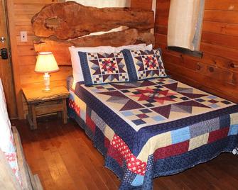 Step back in time a charming 1880 historic cabin - Jonesborough - Schlafzimmer