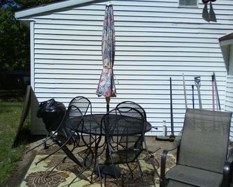 Taking bookings for all 2026. Easy access to trails/lake. - Prudenville - Patio
