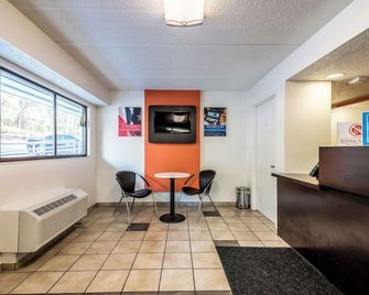 Motel 6 Birmingham. Al - Birmingham - Lobby