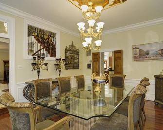 Regal Estate near Washington D C , Tyson's shopping - Vienna - Dining room