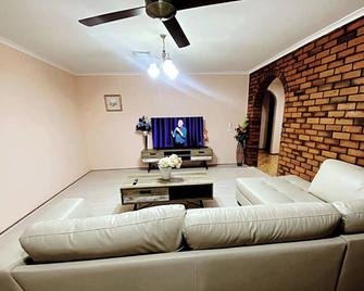 Apple House Hoppers Crossing - Tarneit - Living room