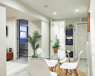 Private 1-Br DC Residential-Style Stay Parking - Washington D. C. - Comedor