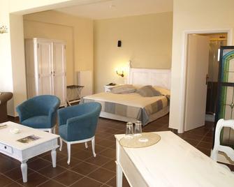 Porto Mani Suites - Kiparissos - Slaapkamer