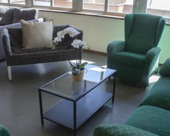 Residencia 12 Octubre - Madrid - Living room