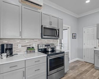 Newly Renovated, private beach, Oasis. - Havelock - Kitchen