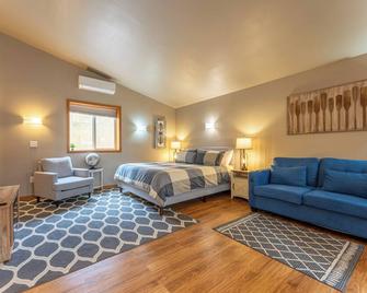 A Taste of Ely studio apartment, king bed - Ely - Habitación