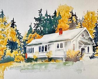 Escape to the Shuswap and experience the charm of our heritage cottage rental. - Salmon Arm