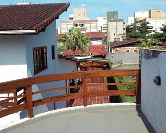 Rustic villa in private street - Guarujá - Balcony