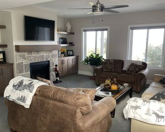 Beautiful, spacious bottom floor of home. 2 fireplaces, outdoor firepit, patio. - Cedar City - Living room