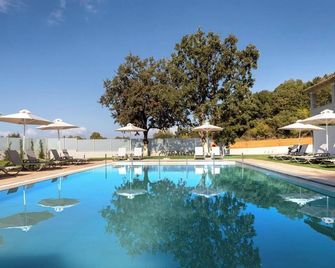 Tranquil Modern Apartments with Pool & Lush Garden close to the Beach and Resort - Korfu - Pool