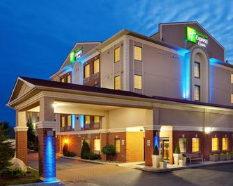 Holiday Inn Express Hotel & Suites Barrie, An IHG Hotel - Barrie - Building