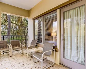 Dog-Friendly Tennis Villas Condo With Prime Location + Shared Pool, Free Wifi - Fernandina Beach - Balcony