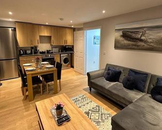 Newly Refurbished 2 Bedroom Apartment Weston Super Mare - Worle - Living room